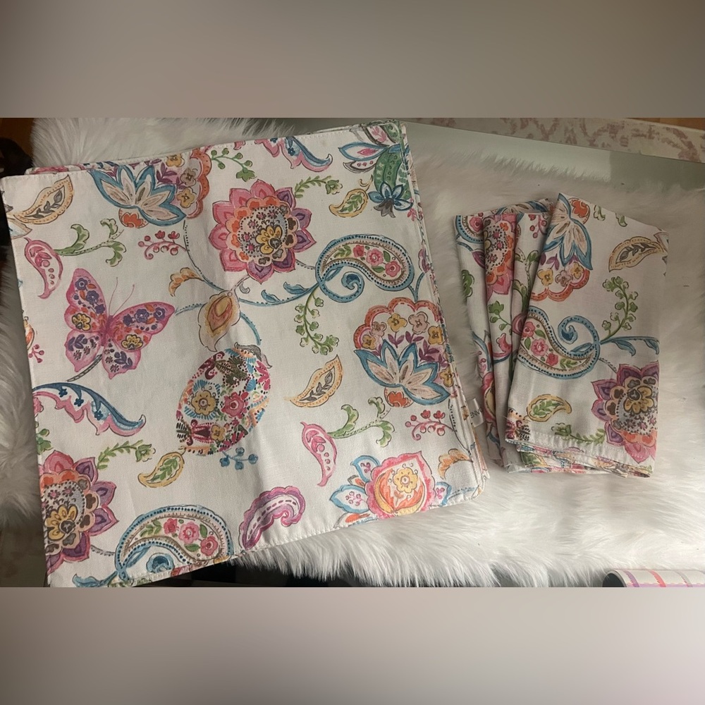 Floral Paisley Placemats & napkins Set